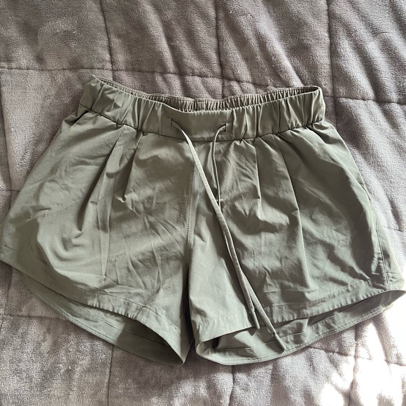 Lululemon Shorts, size 4 - Picture 1 of 3